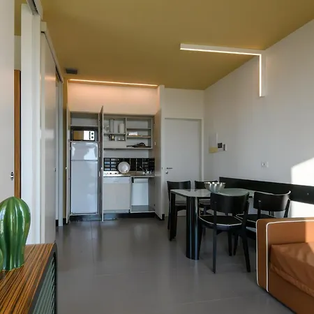Apartment Guesthost - A Window Overlooking The Sea *